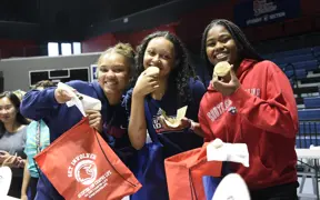 USI students eat free cookies at a student involvement event