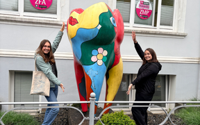 Students standing by statue in front of dental clinic