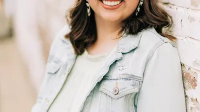 Casual portrait of USI psychology graduate Lily Robbins