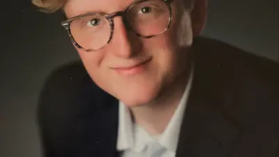 Professional portrait of USI psychology graduate Tyler Robinson