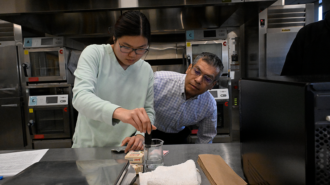 Faculty member and student during a food science class